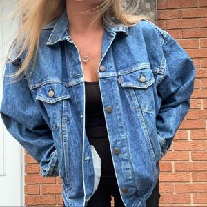 VINTAGE Levi’s Women’s Jean Jacket size Small